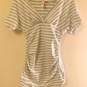 🥰😍Great condition lightly used BONGO STRETCH RUCHED LONG CRISSCROSS BREAST TOP